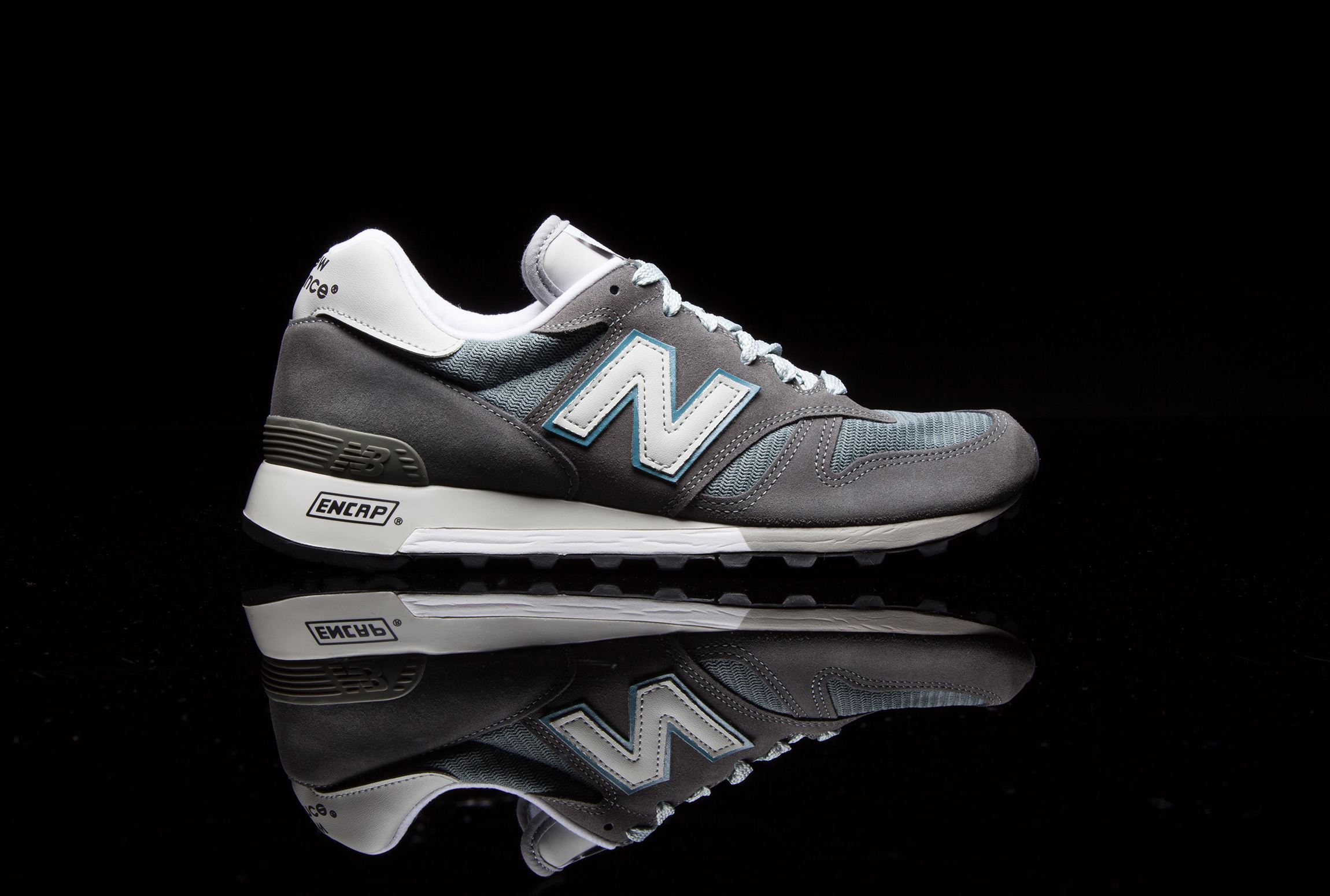 ニューバランス newbalance M1300