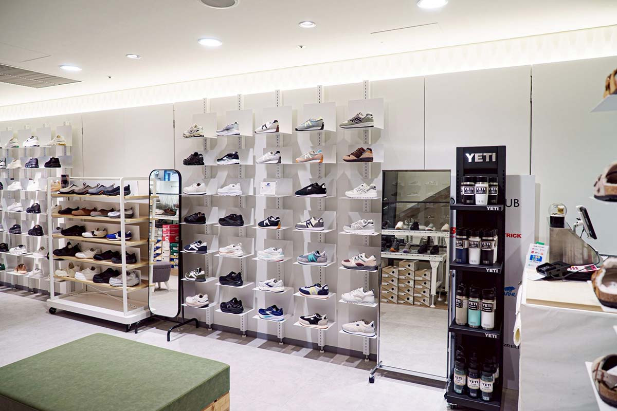 大阪梅田の阪神梅田本店3FのスニーカーショップBOSTON CLUB阪神梅田店