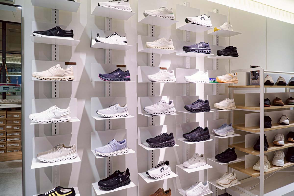 大阪梅田の阪神梅田本店3FのスニーカーショップBOSTON CLUB阪神梅田店