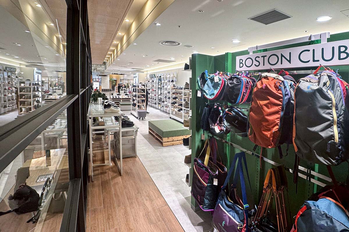 大阪梅田の阪神梅田本店3FのスニーカーショップBOSTON CLUB阪神梅田店
