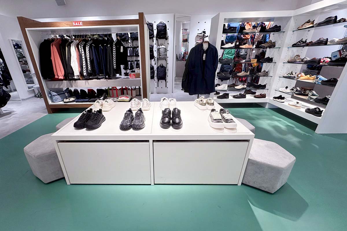 大阪天王寺、阿倍野の靴屋スニーカーショップBOSTONCLUB あべのHOOP店