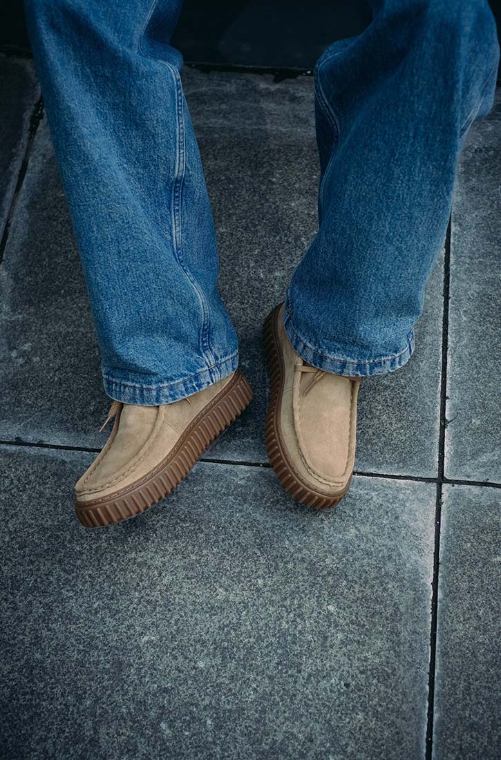 クラークス トーヒルロー Clarks Torhill Lo ダークサンドスエード メンズ シューズ 26173471